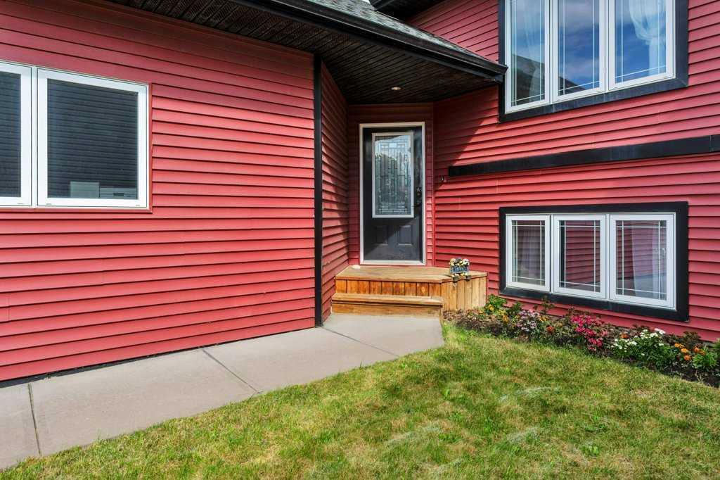 Property Photo: 2 Talisman Close AB T4L 2L9