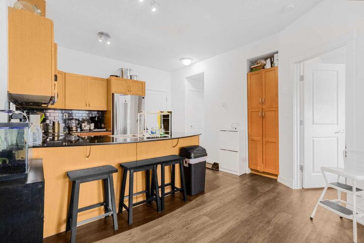 Property Photo:  5605 Henwood Street SW 3212  AB T3E 7R2 