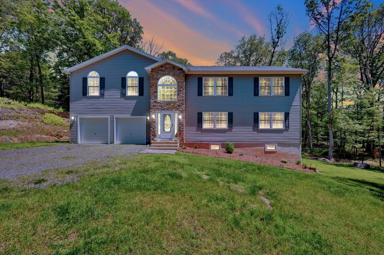 Property Photo:  631 Sunglo Lane  PA 18332 