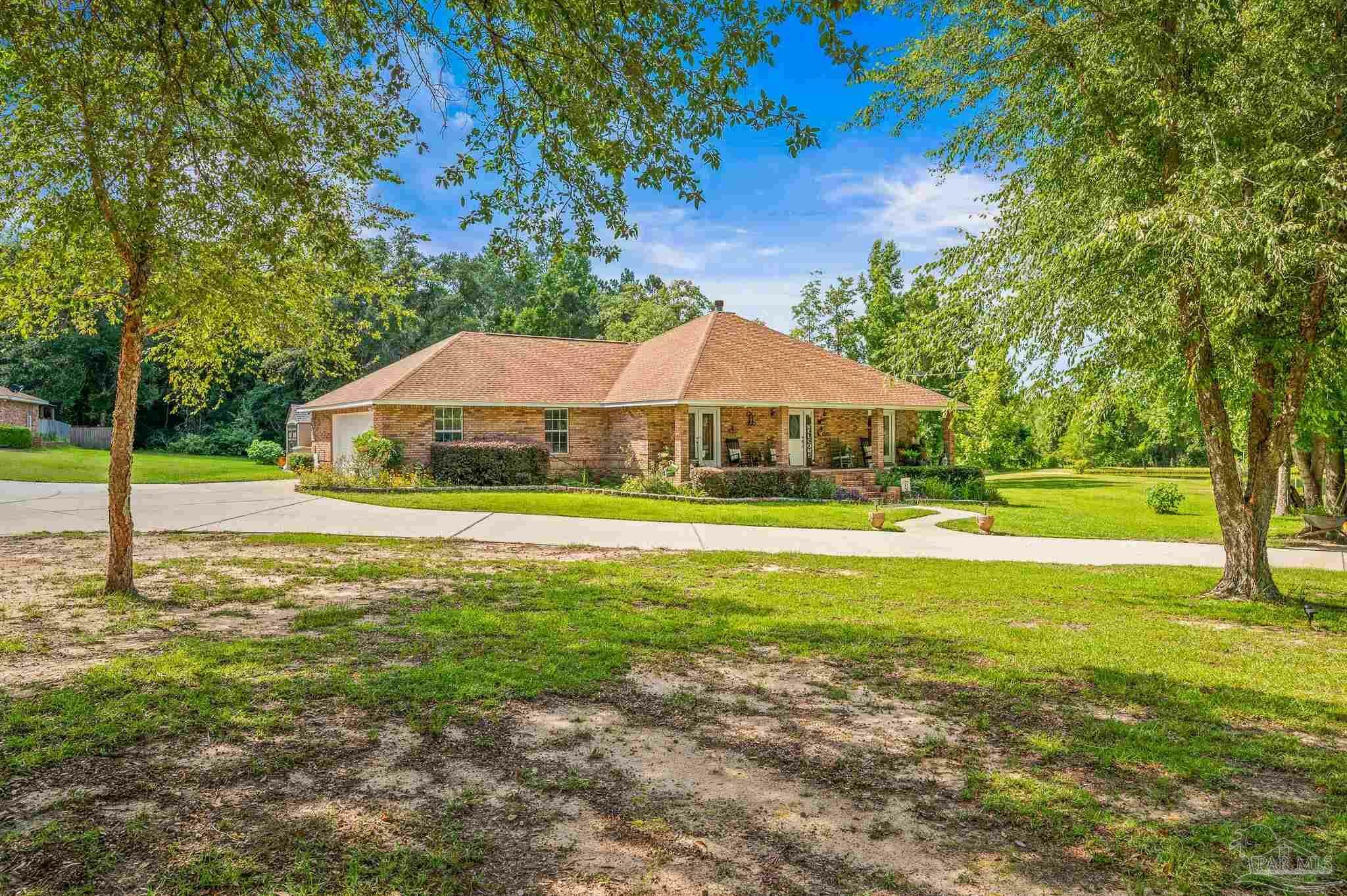 Property Photo: 6552 Emerald Forest Dr FL 32570