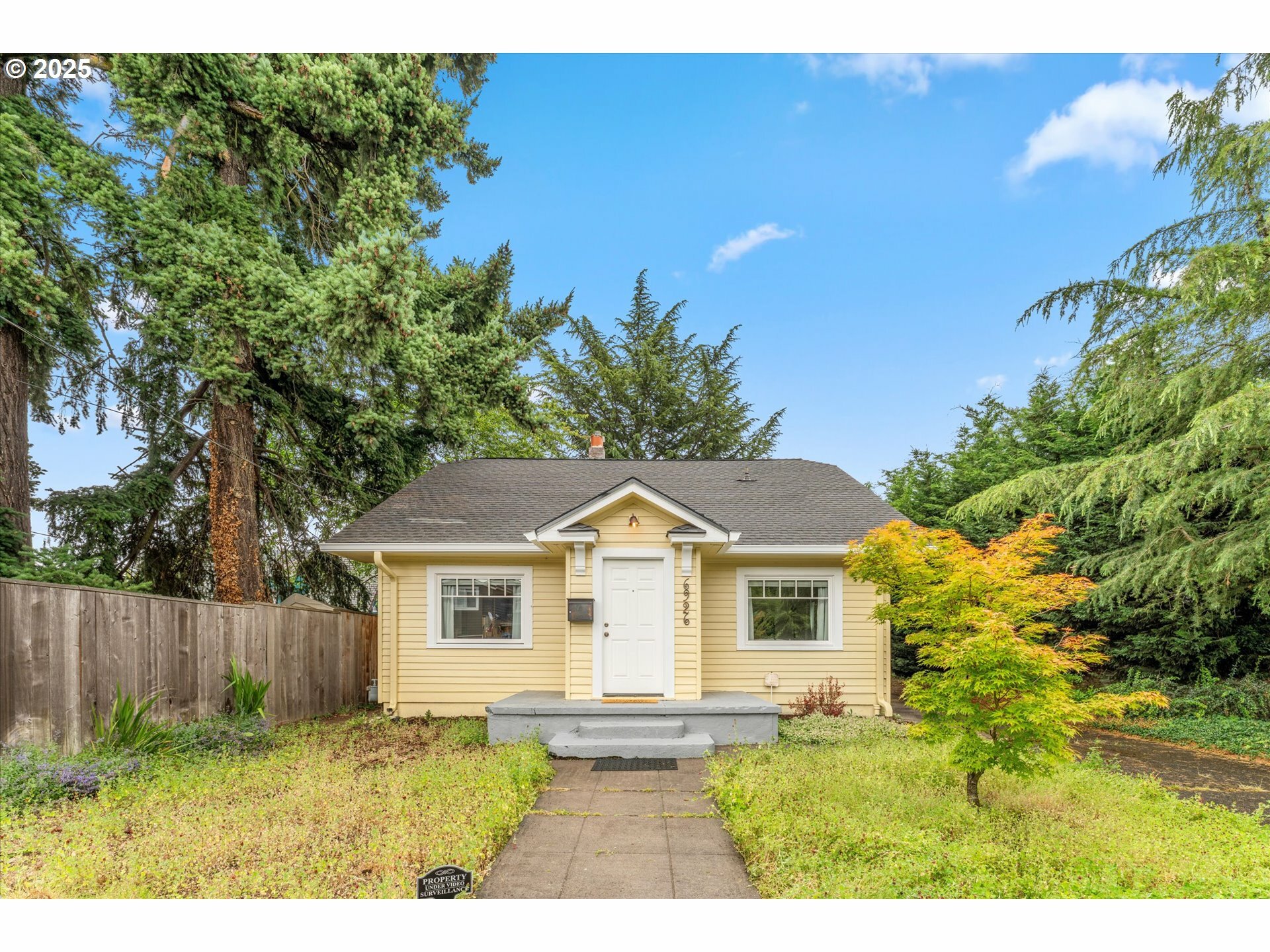 Property Photo: 6926 NE Garfield Ave OR 97211