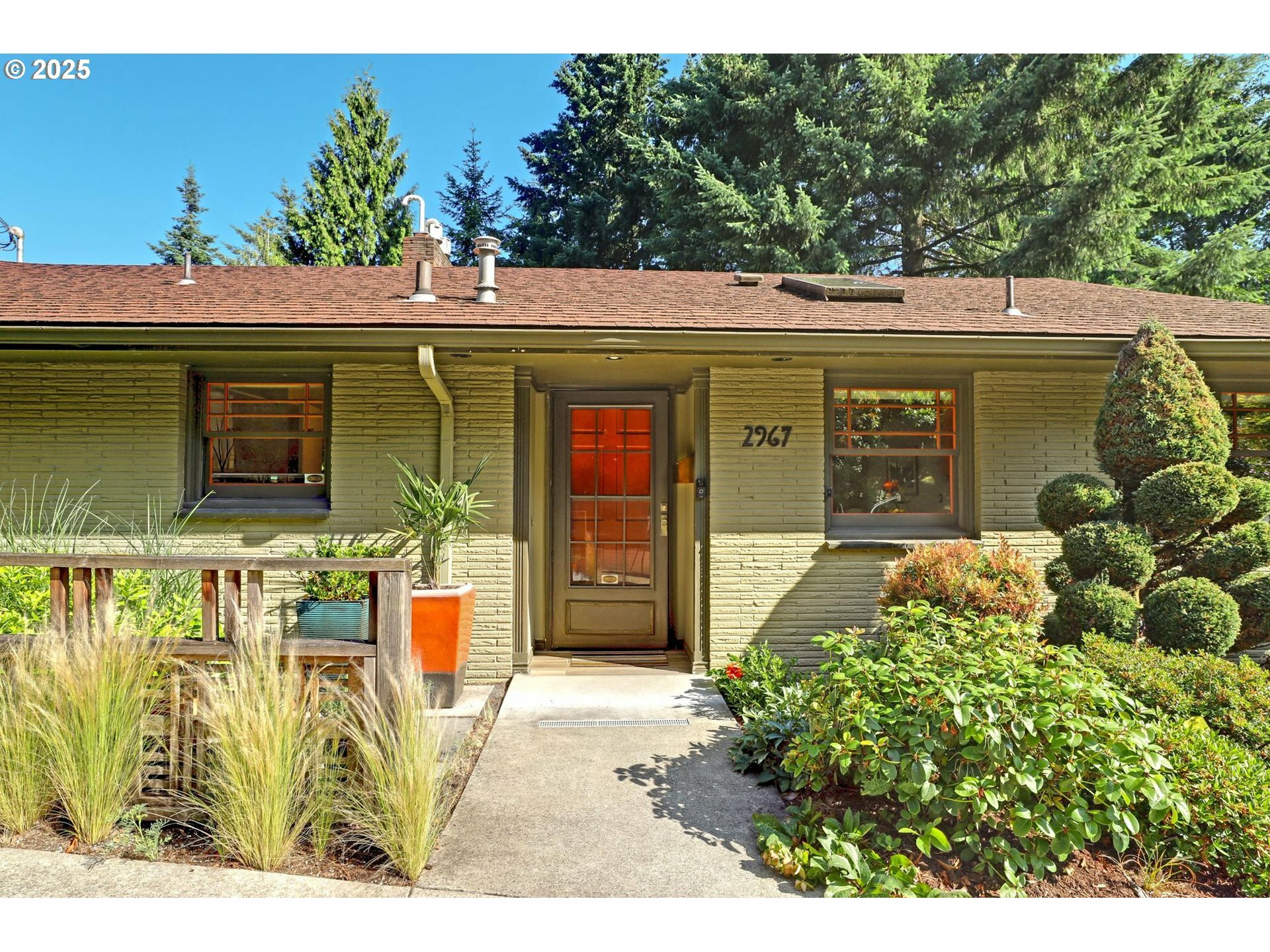 Property Photo: 2967 SW Champlain Dr OR 97205