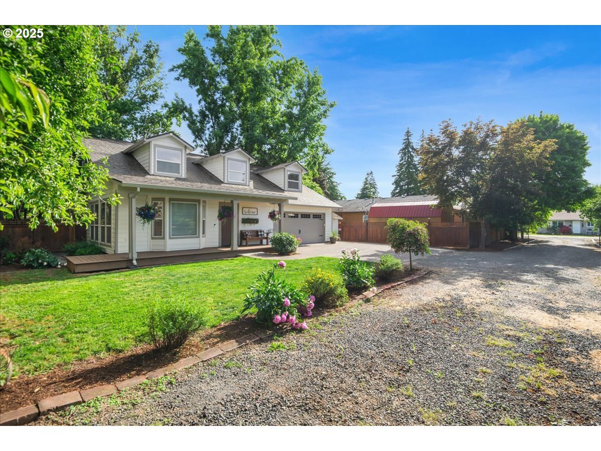 Property Photo: 223 N Balm St OR 97148