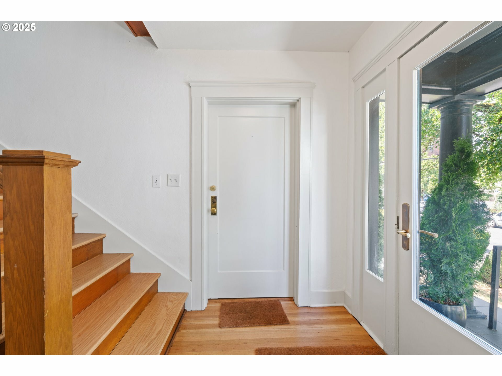 Property Photo:  2056 NW Overton St  OR 97209 