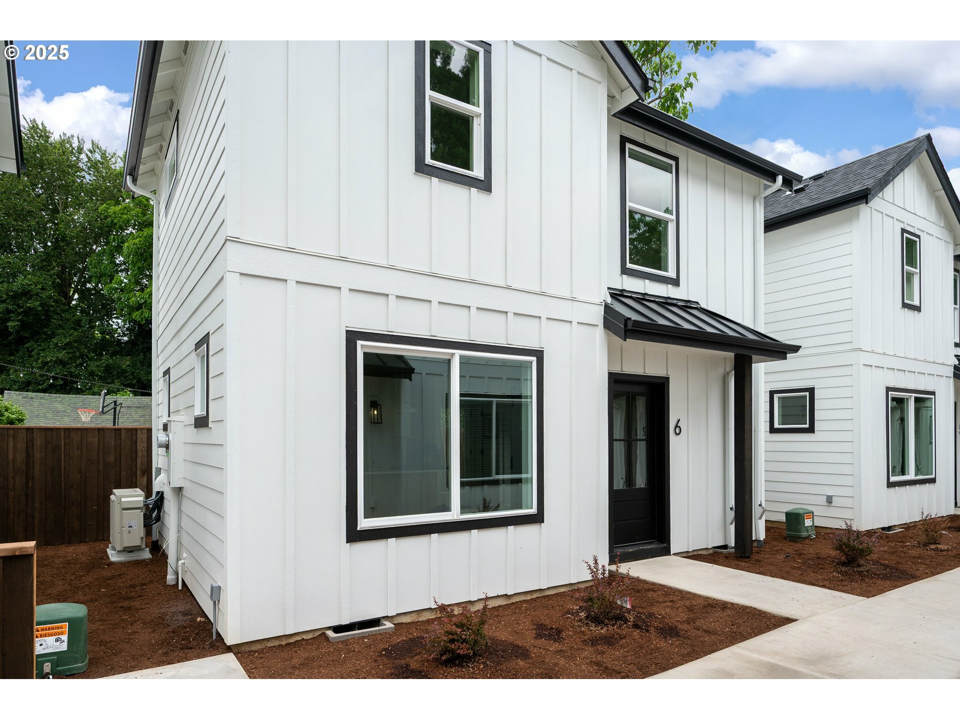 Property Photo: 4103 SE Olsen St 6 OR 97222