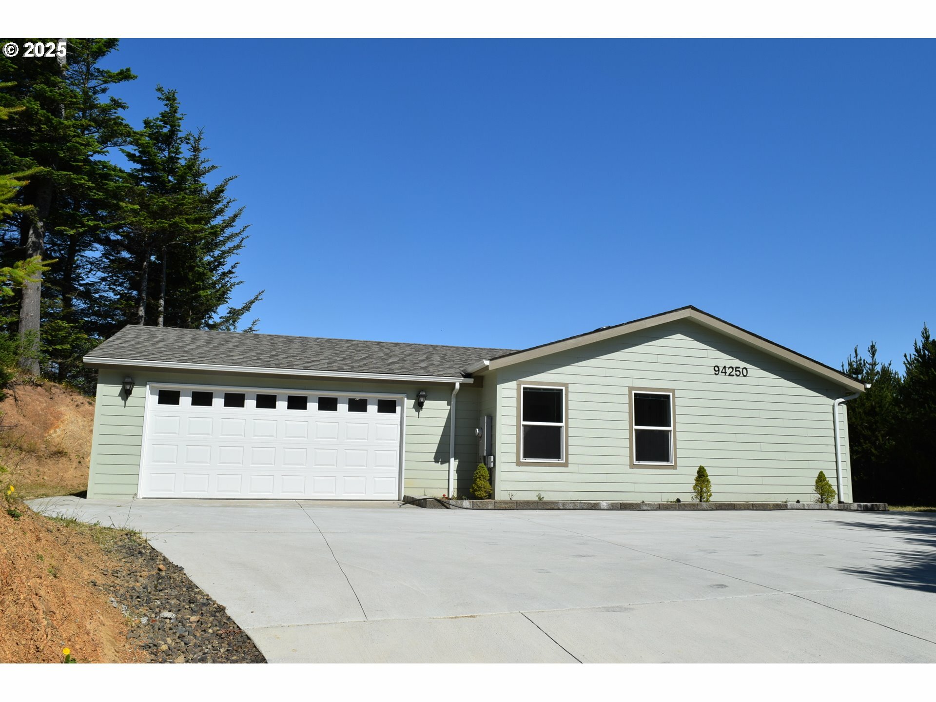 Property Photo: 94250 Seaview Ln OR 97444