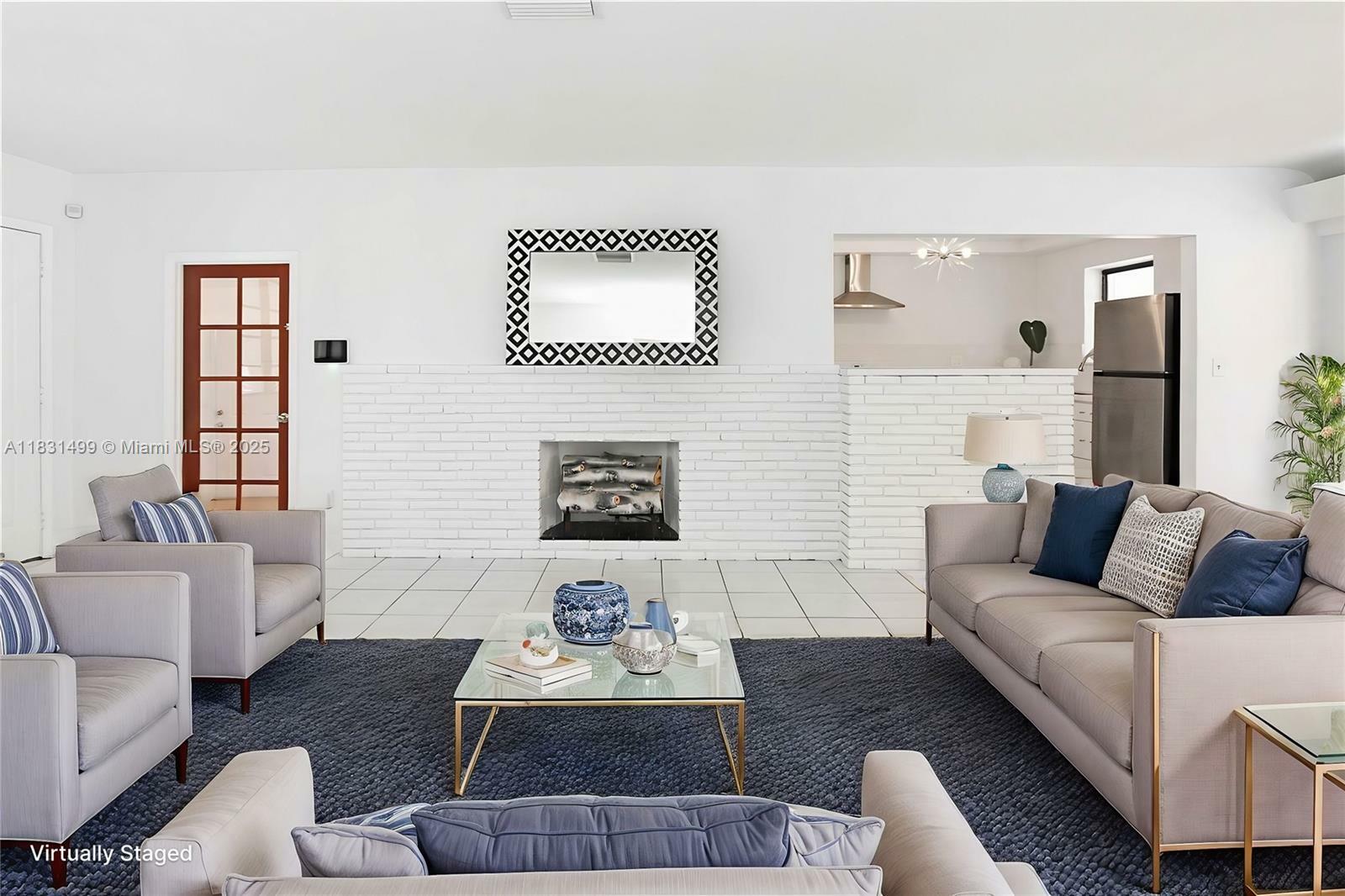 Property Photo:  1105 N 31st Ct  FL 33021 