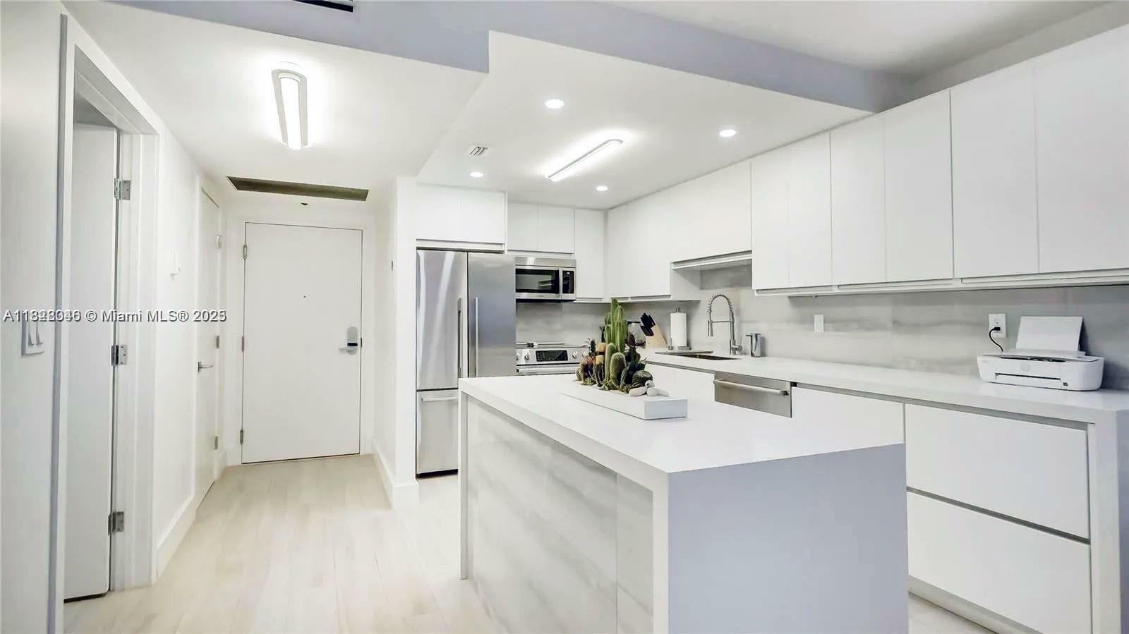 2301 Collins Ave 318  Miami Beach FL 33139 photo