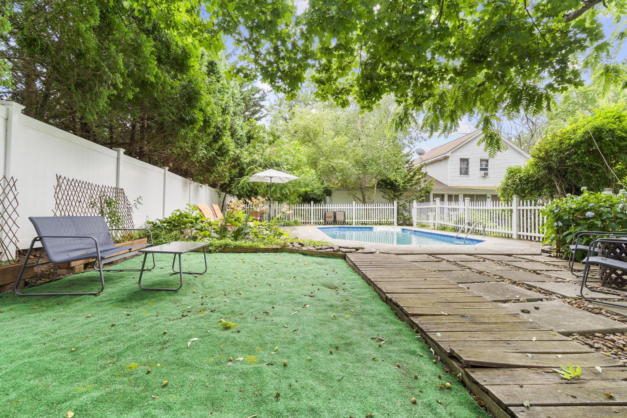 Property Photo: 8 Kim Lane CT 06450