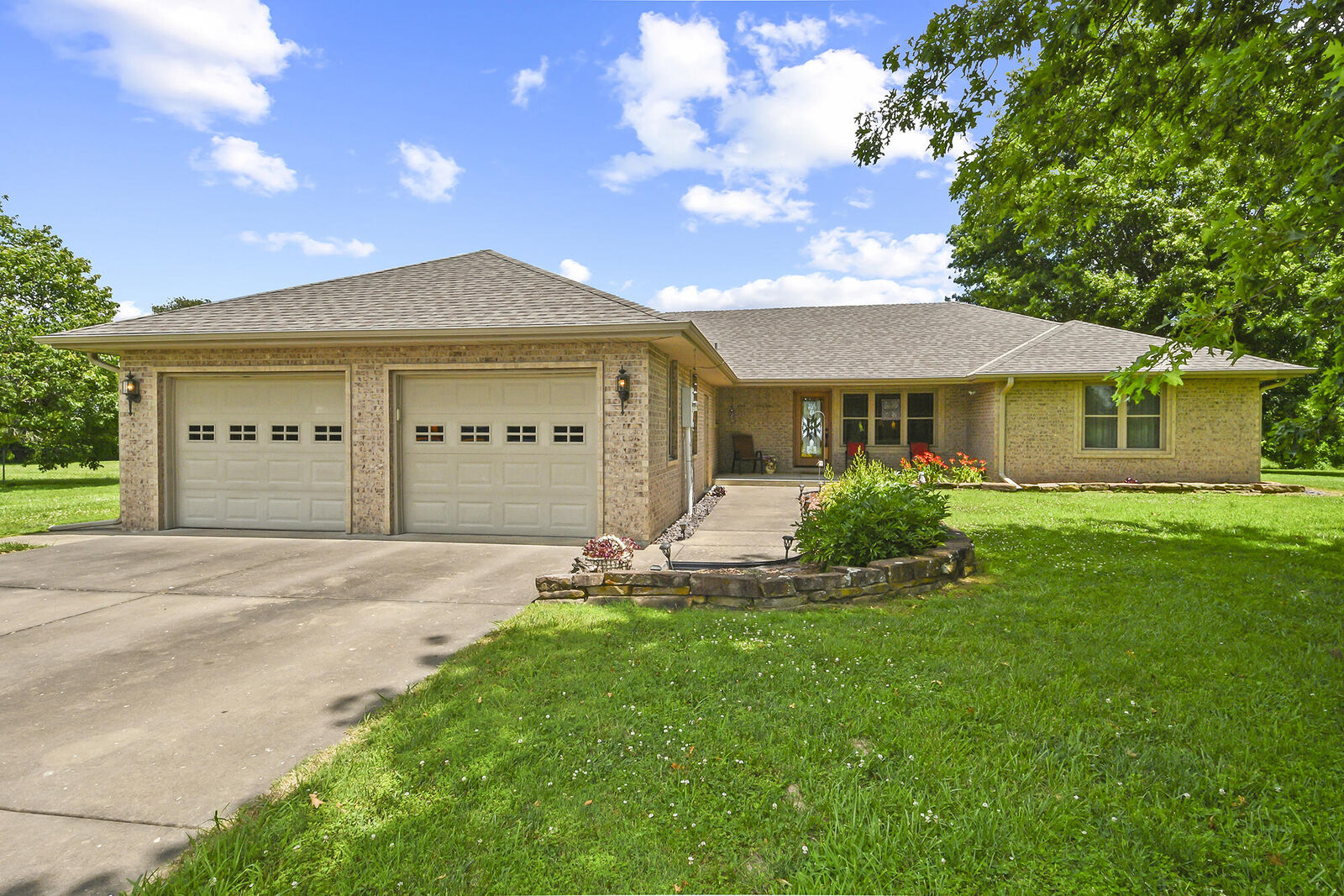 Property Photo:  615 W McHenry Avenue  MO 65610 