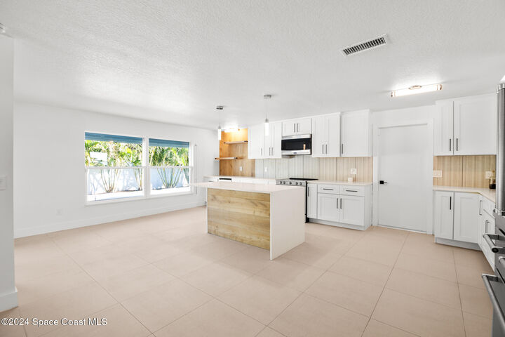 Property Photo:  360 E Riviera Boulevard  FL 32903 