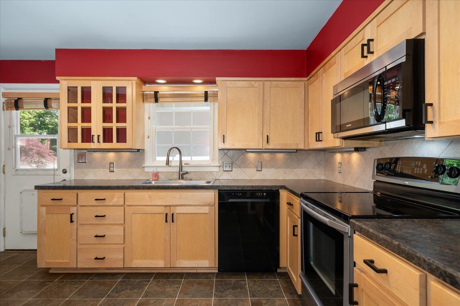 Property Photo: 2507 S Hatch St WA 99203-3367