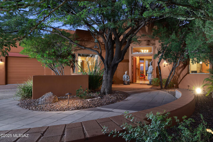 Property Photo:  622 W Silhouette Ridge Place  AZ 85755 