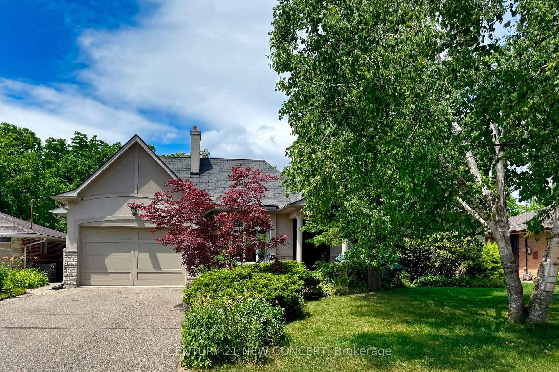 Property Photo: 8 Echo Valley Ridge ON M9B 2B3