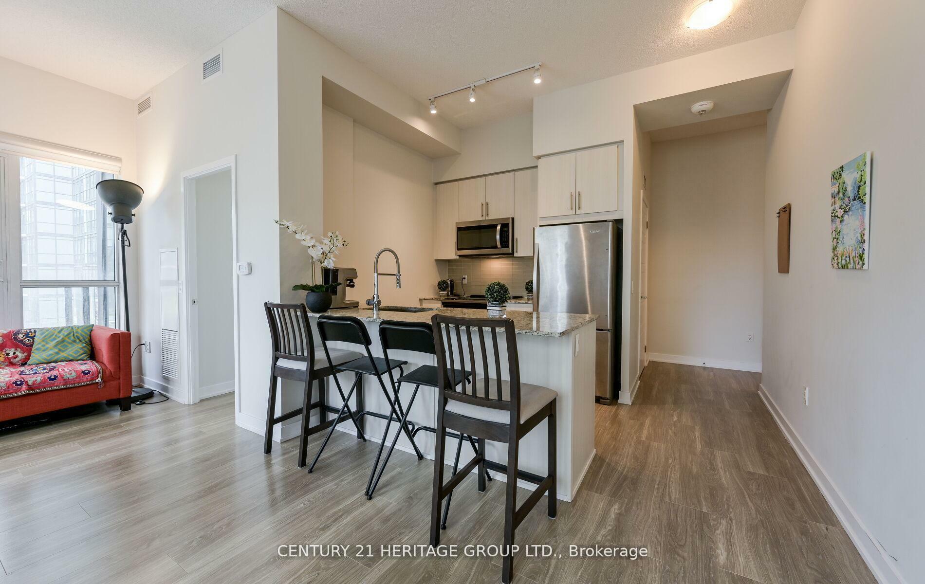 Property Photo:  4055 Parkside Village Drive 620  ON L5B 0K8 