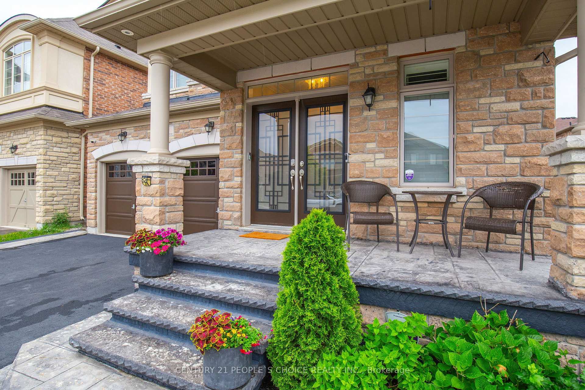Photo de la propriété:  240 Etheridge Avenue  ON L9E 1H6 