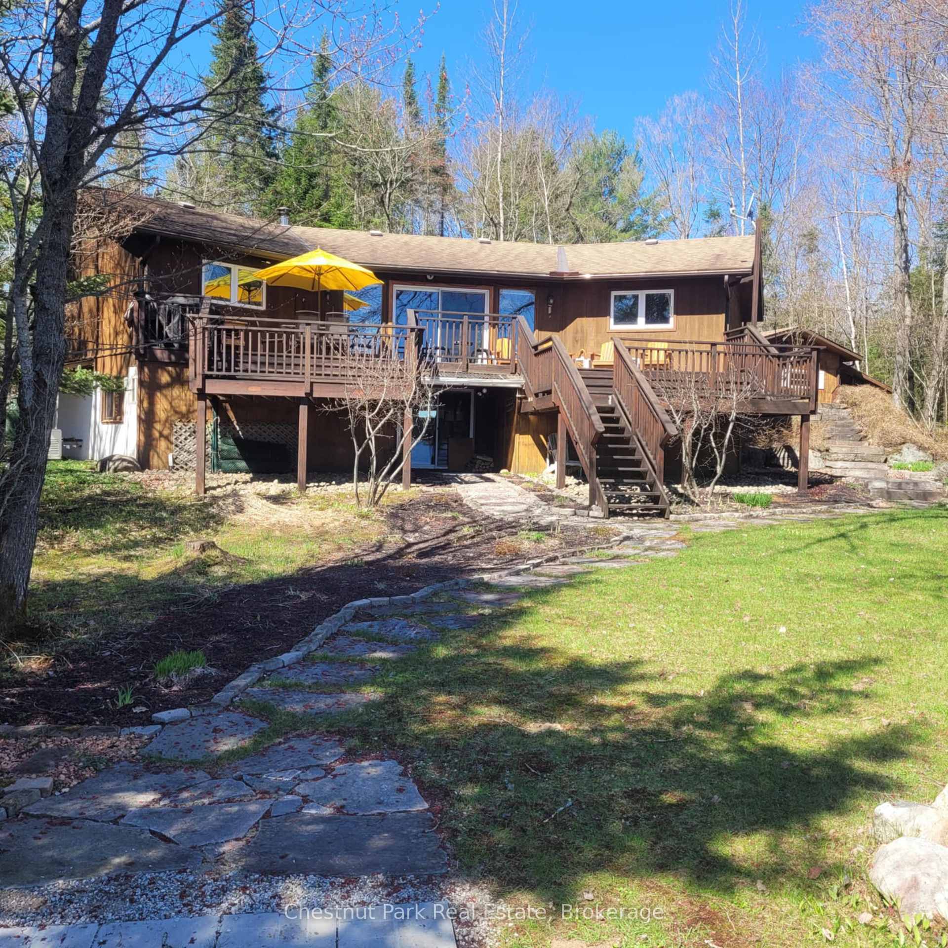 Photo de la propriété:  1183 Dickie Lake Road W  ON P0B 1A0 