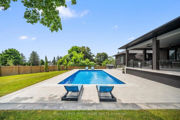 Property Photo:  11 Hollywood Crescent  ON L0G 1N0 