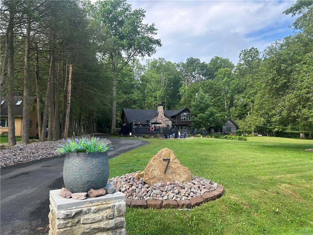 Property Photo:  7 Deer Lake Trail  PA 15421 