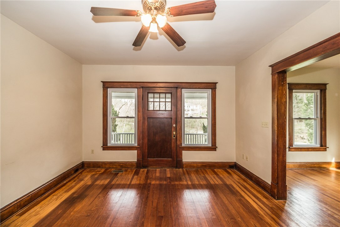 Property Photo: 2450 Pleuchel PA 15143