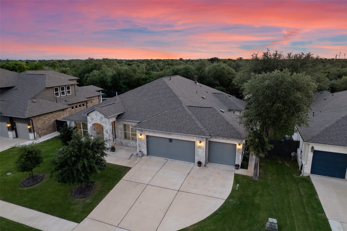 Property Photo: 225 Escarpment Way TX 78613