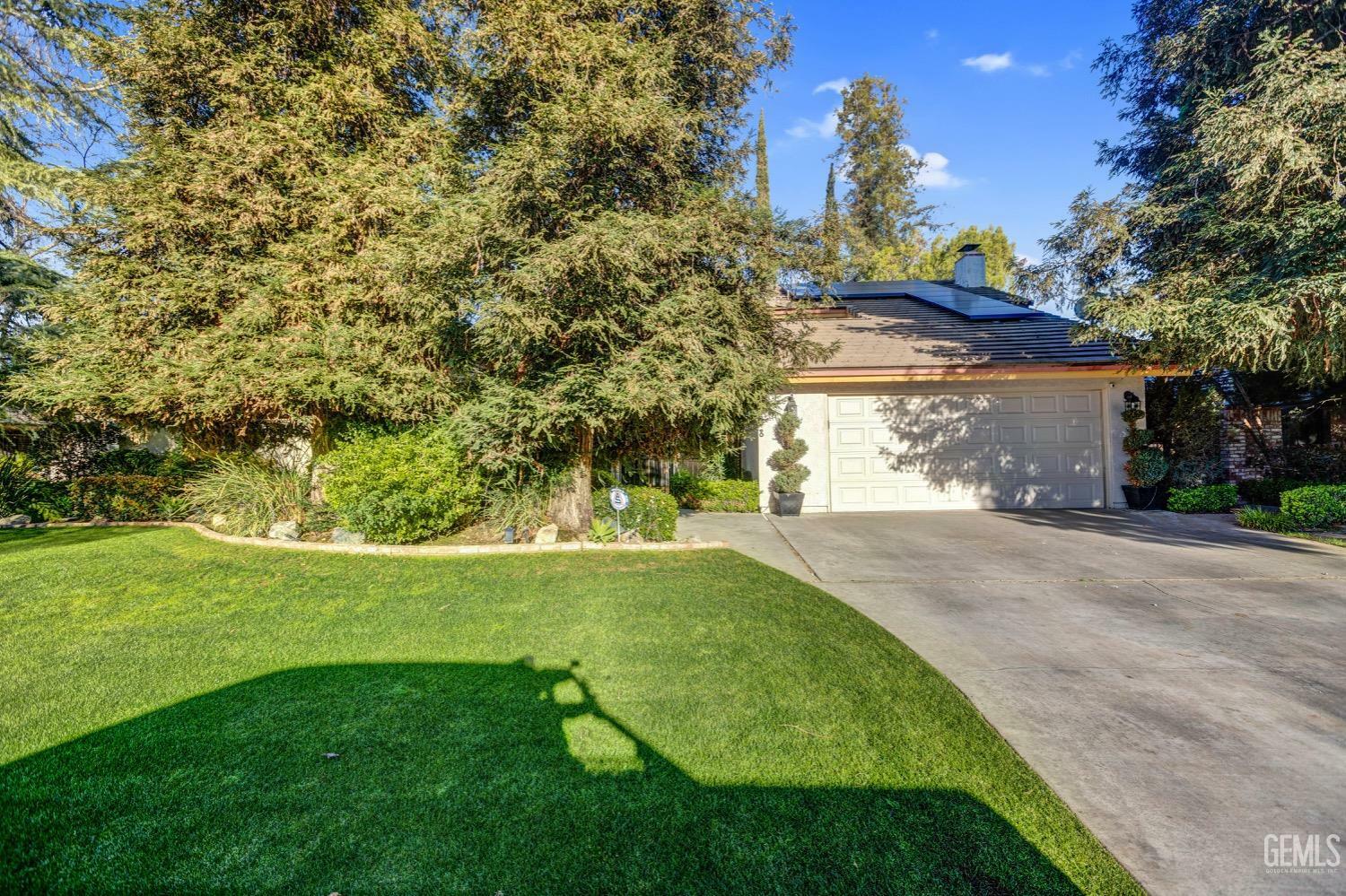 Property Photo: 2508 Moffitt Way CA 93309