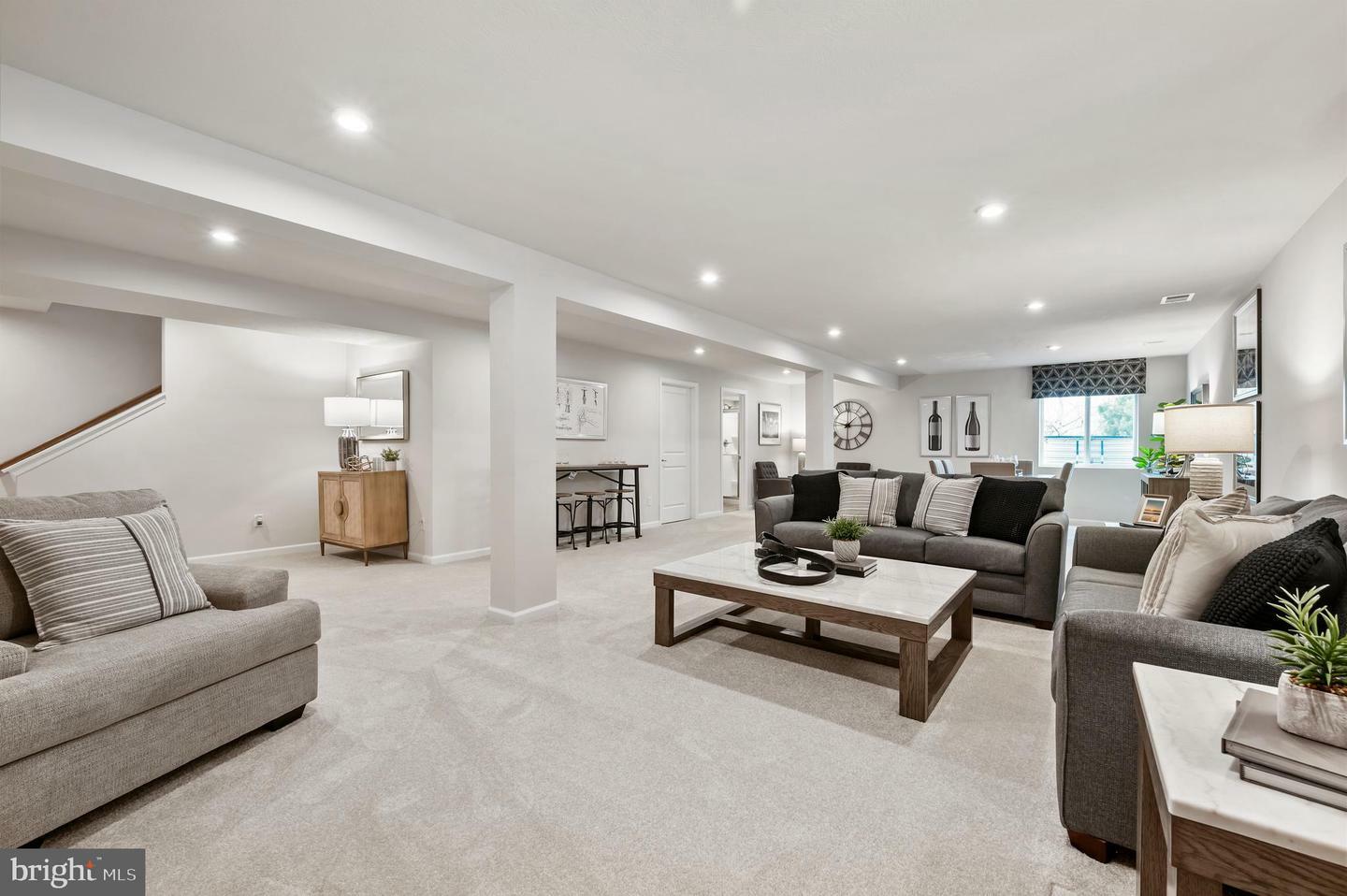 Property Photo:  