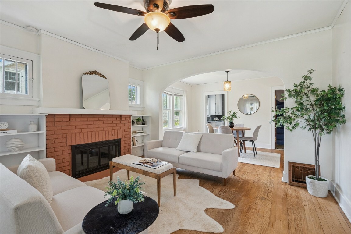 Property Photo:  2066 Linn Blvd SE  IA 52403 