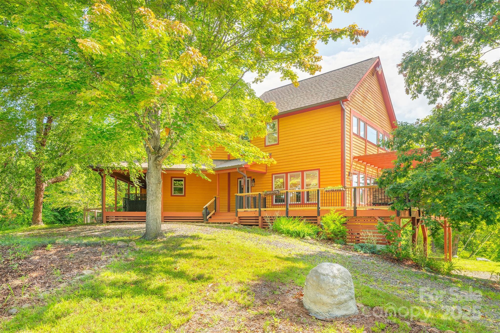 Property Photo:  15 Mountain Tea Lane  NC 28701 