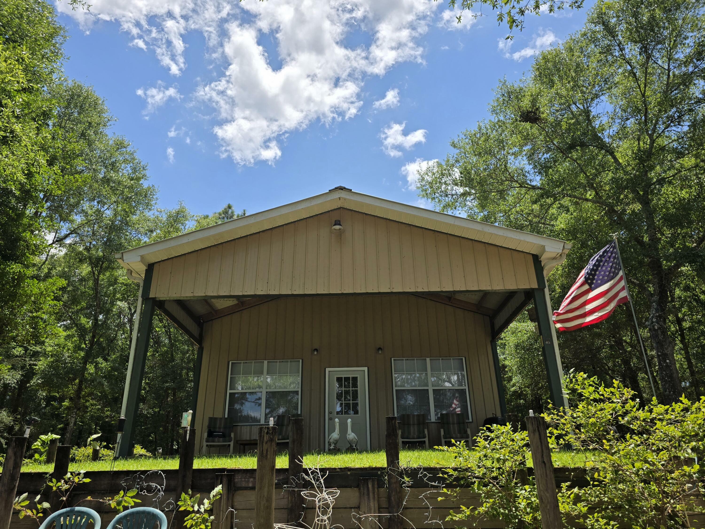 Property Photo: 335 Franck Drive FL 32433