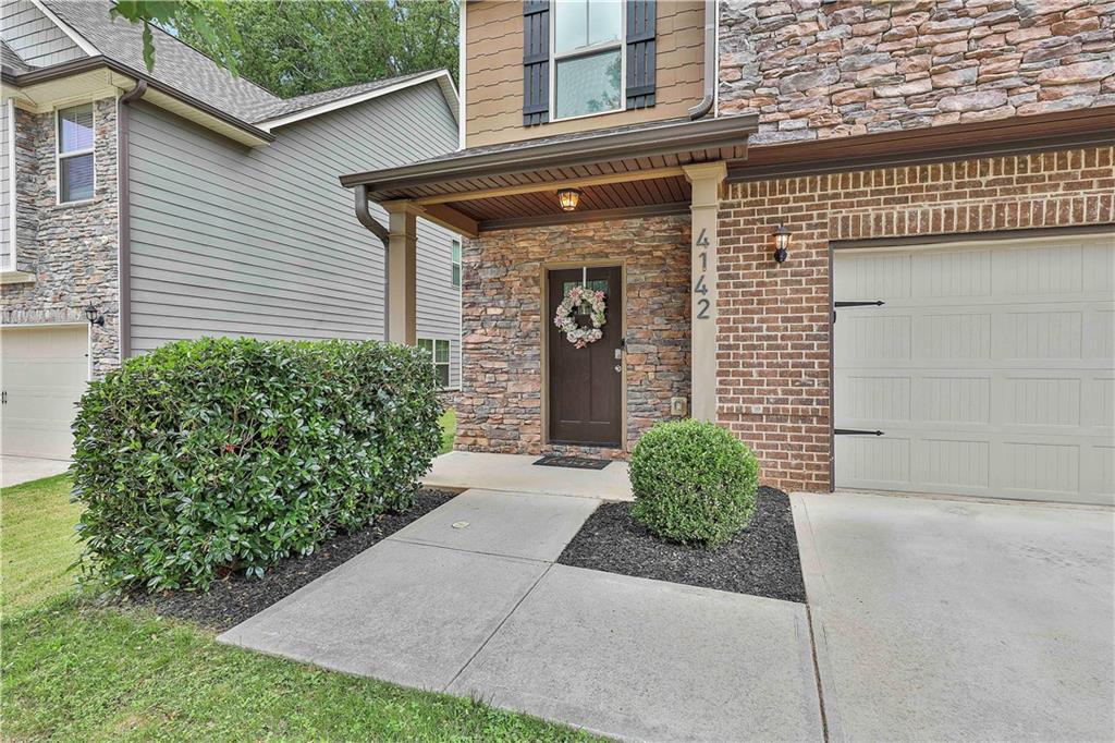 Property Photo: 4142 Woodland Park Drive SW Drive SW GA 30331