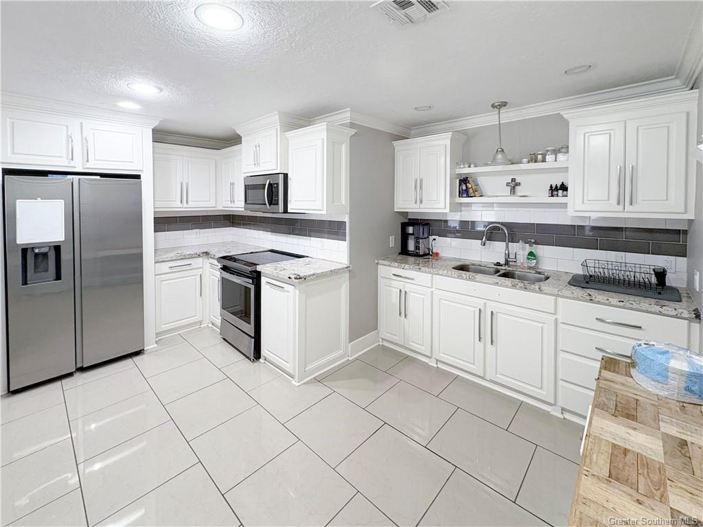 Property Photo: 127 Irvin Street LA 70605