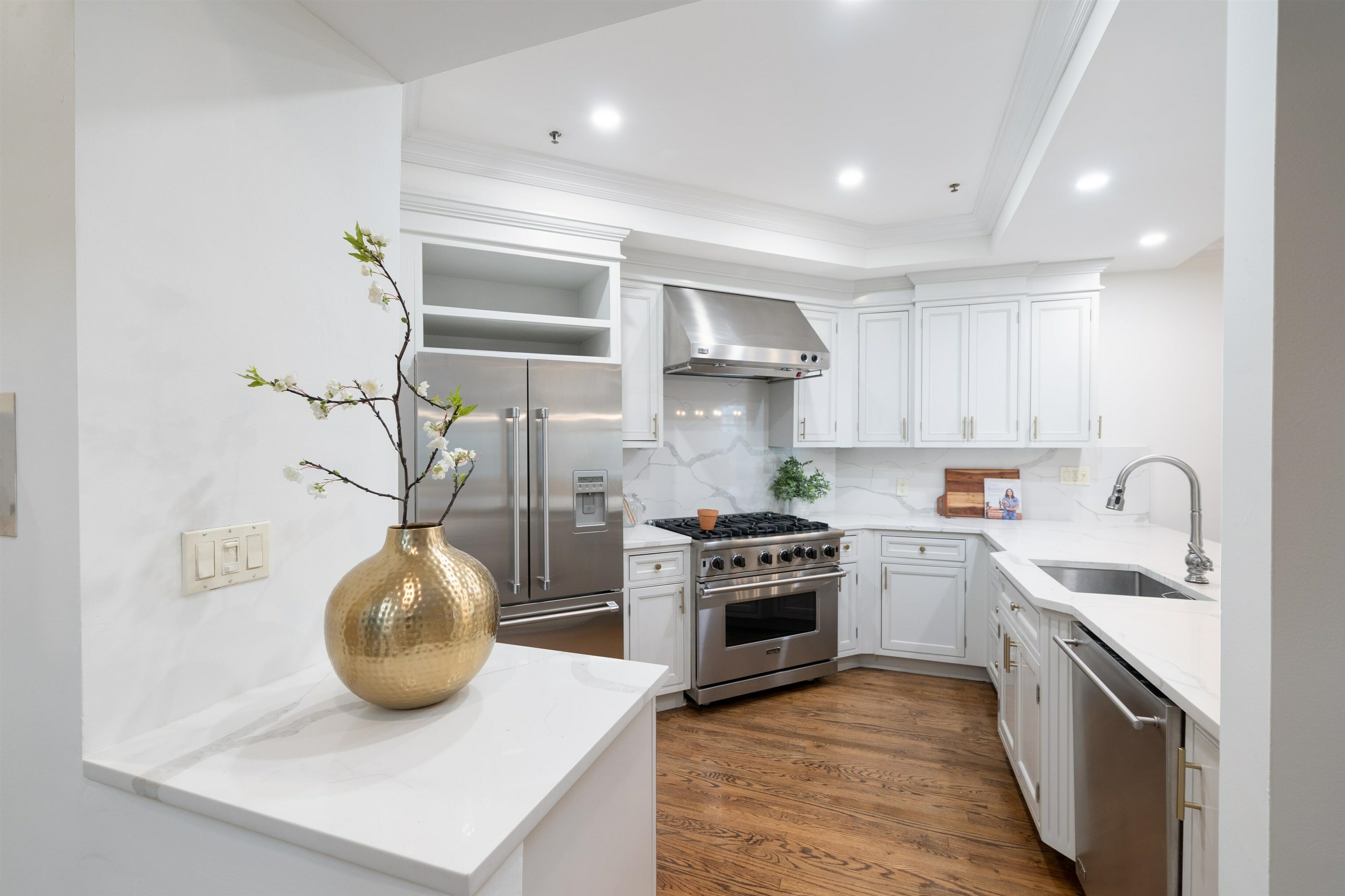Property Photo:  600 Hudson St 2C  NJ 07030 