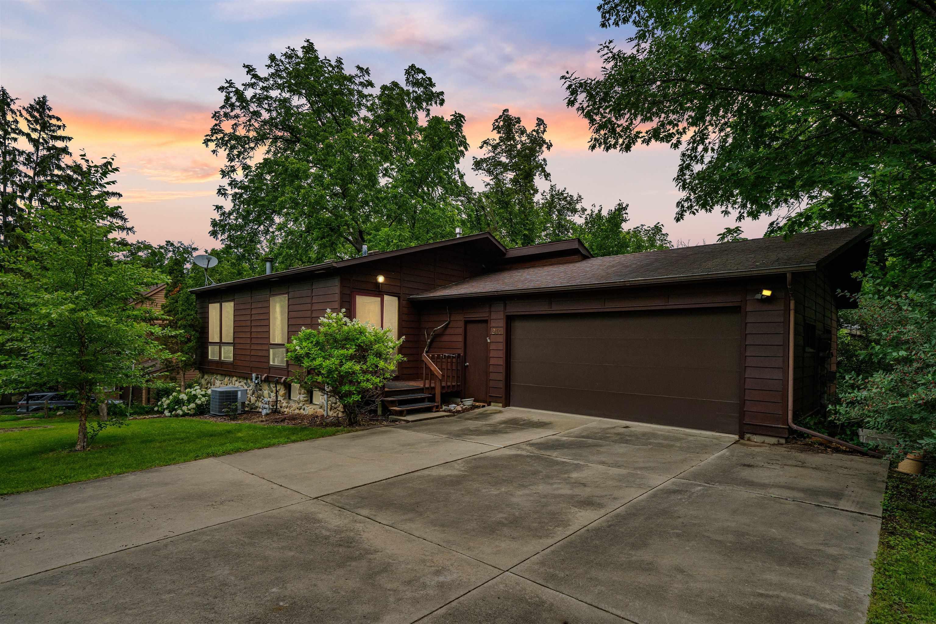 Property Photo:  214 Four Seasons Drive  IA 50701 
