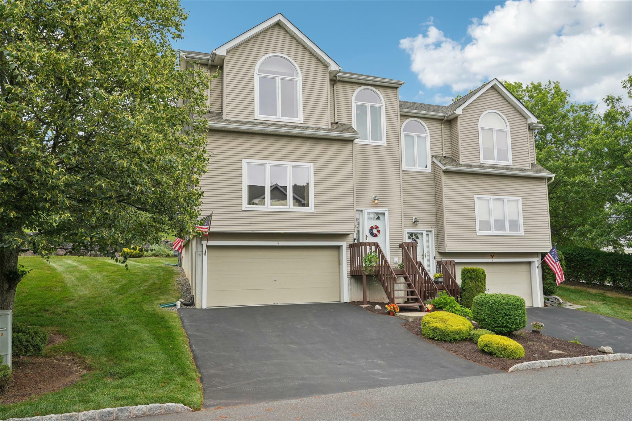 Property Photo:  4 Cliffside Court  NY 10930 
