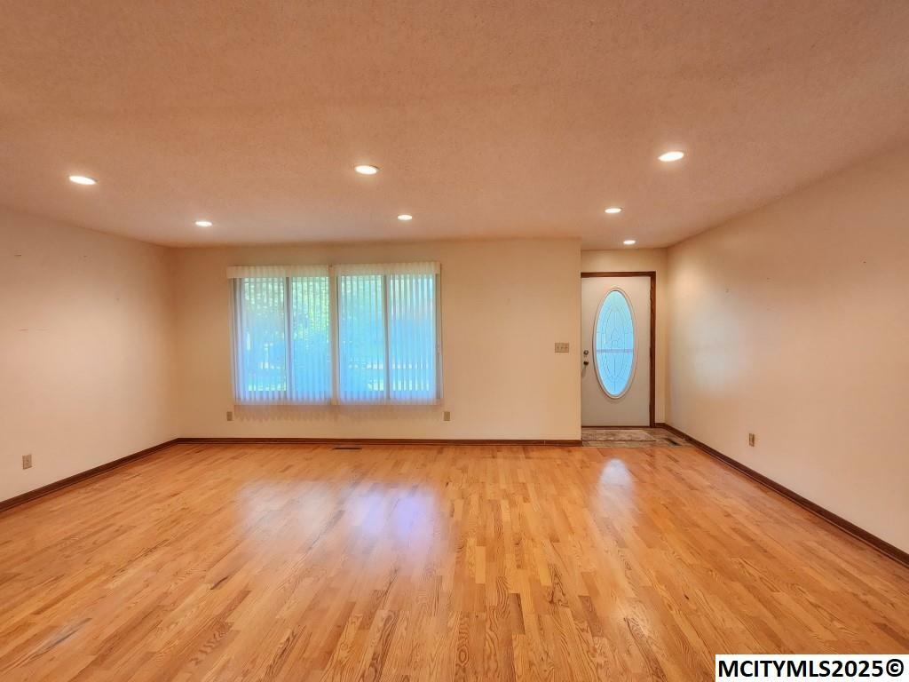 Property Photo: 9 Asbury Pl IA 50401