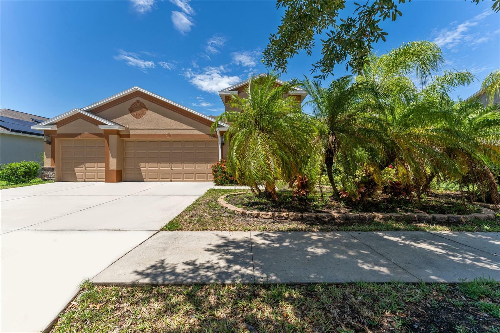 Property Photo: 2637 Yukon Cliff Drive FL 33570