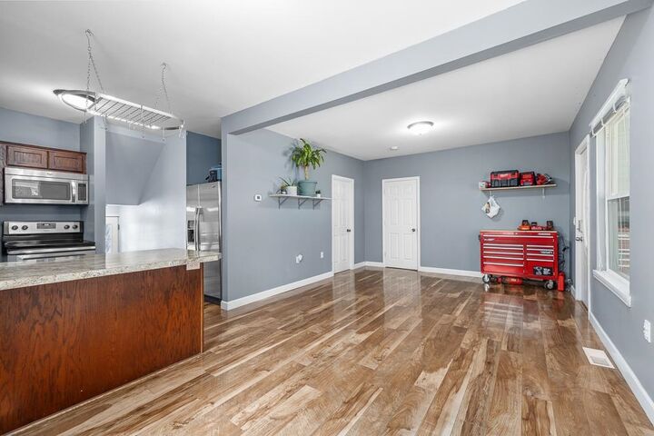 Property Photo:  108 SE 9th St  ND 58701 