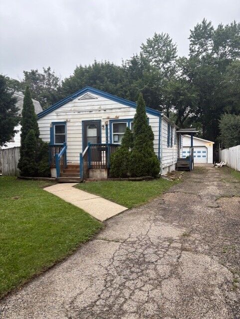 Property Photo: 915 S Liberty Street IL 60120