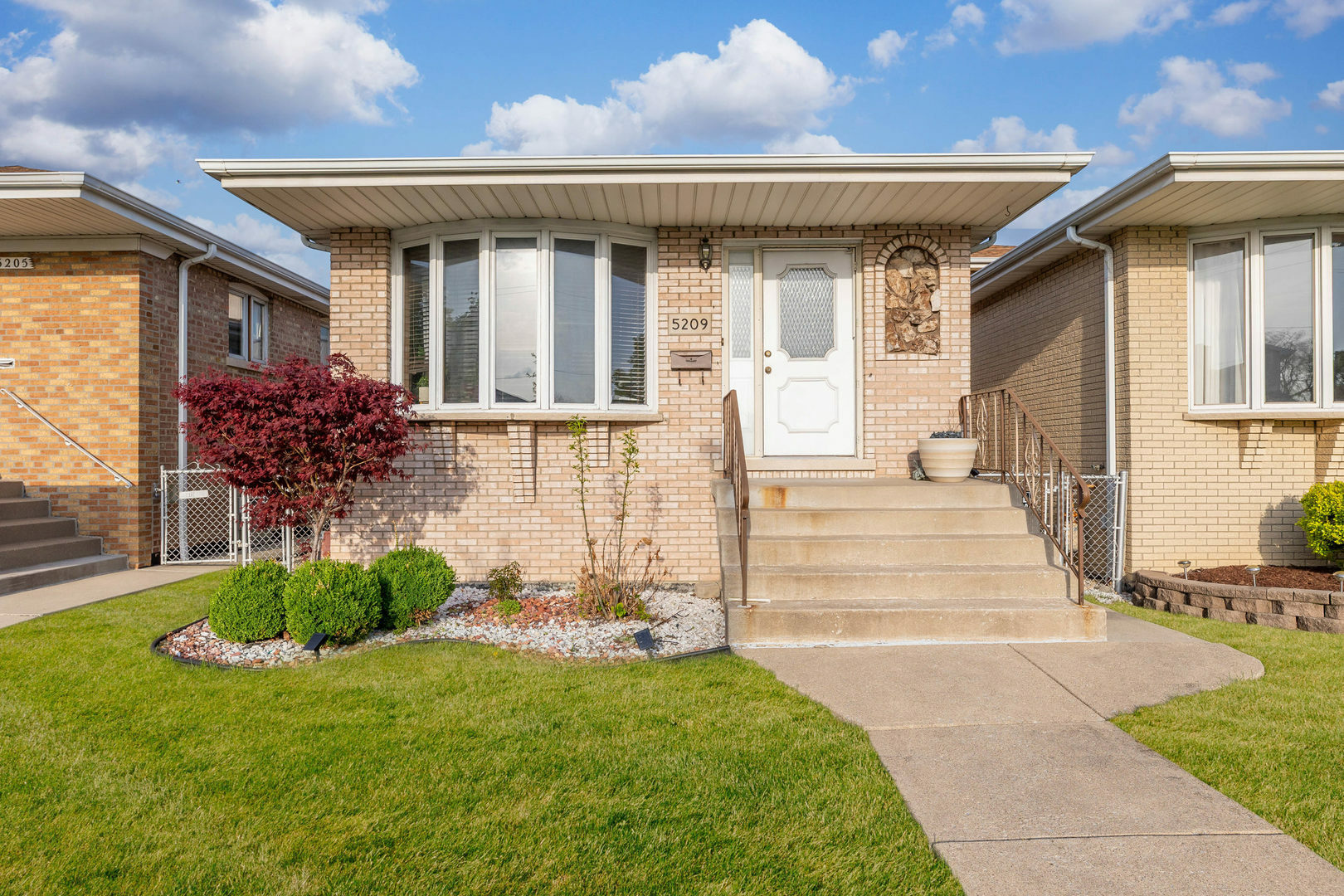 5209 S Narragansett Avenue  Chicago IL 60638 photo