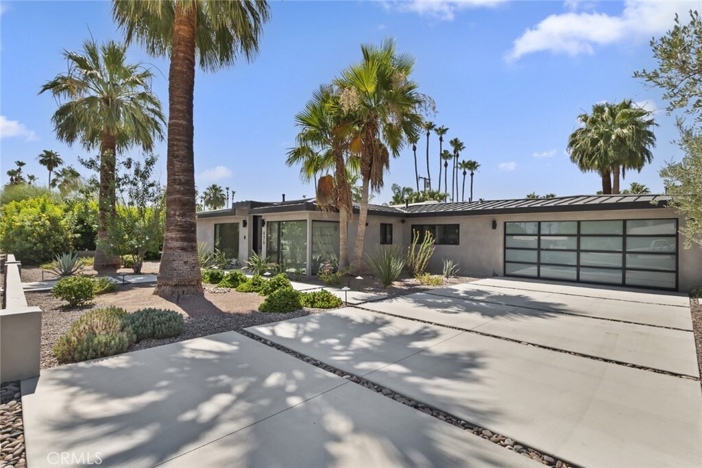 Property Photo:  675 E Mesquite Avenue  CA 92264 
