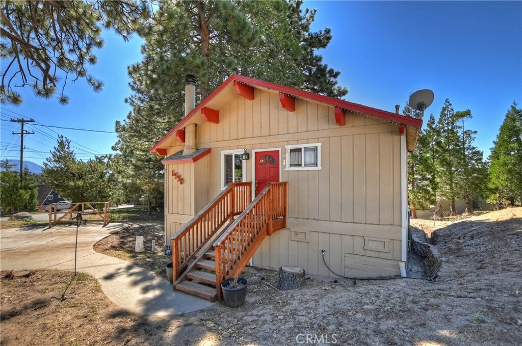 Property Photo: 1930 Nob Hill Drive CA 92382
