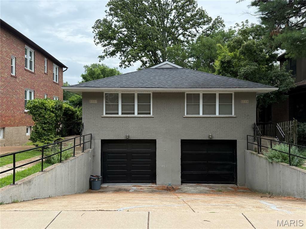 Property Photo:  