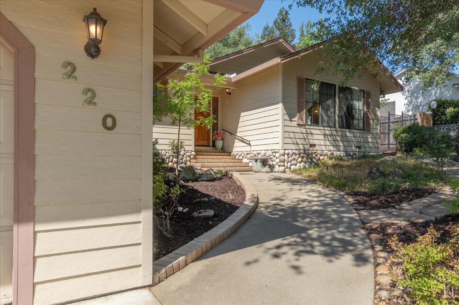 Property Photo: 220 Mistletoe Ct CA 95222