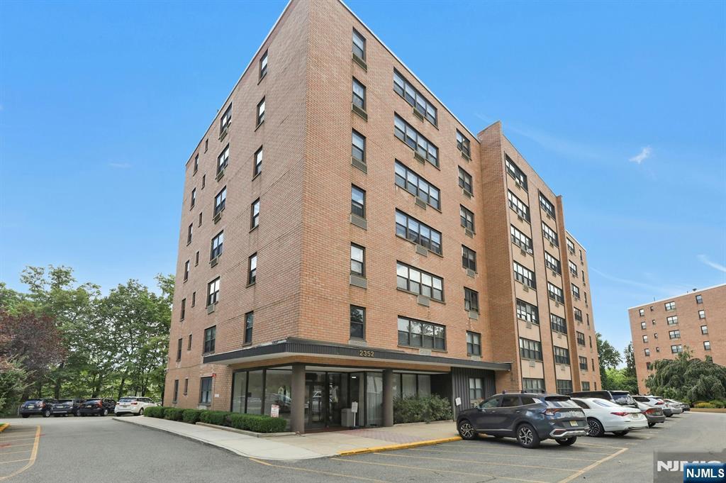 2352 Linwood Avenue 3G  Fort Lee NJ 07024 photo