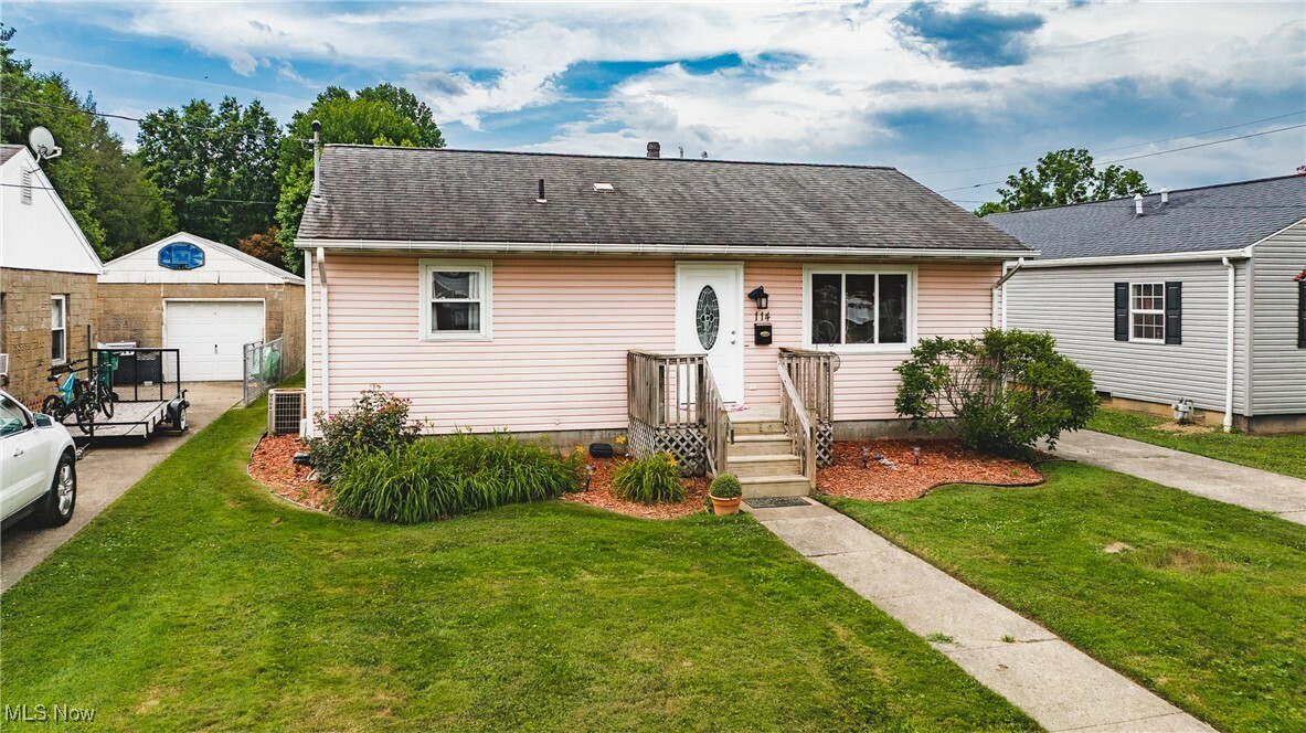 Property Photo:  114 E 6th Street  WV 26187 