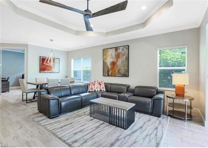 Property Photo: 2313 Ariane Dr FL 34112