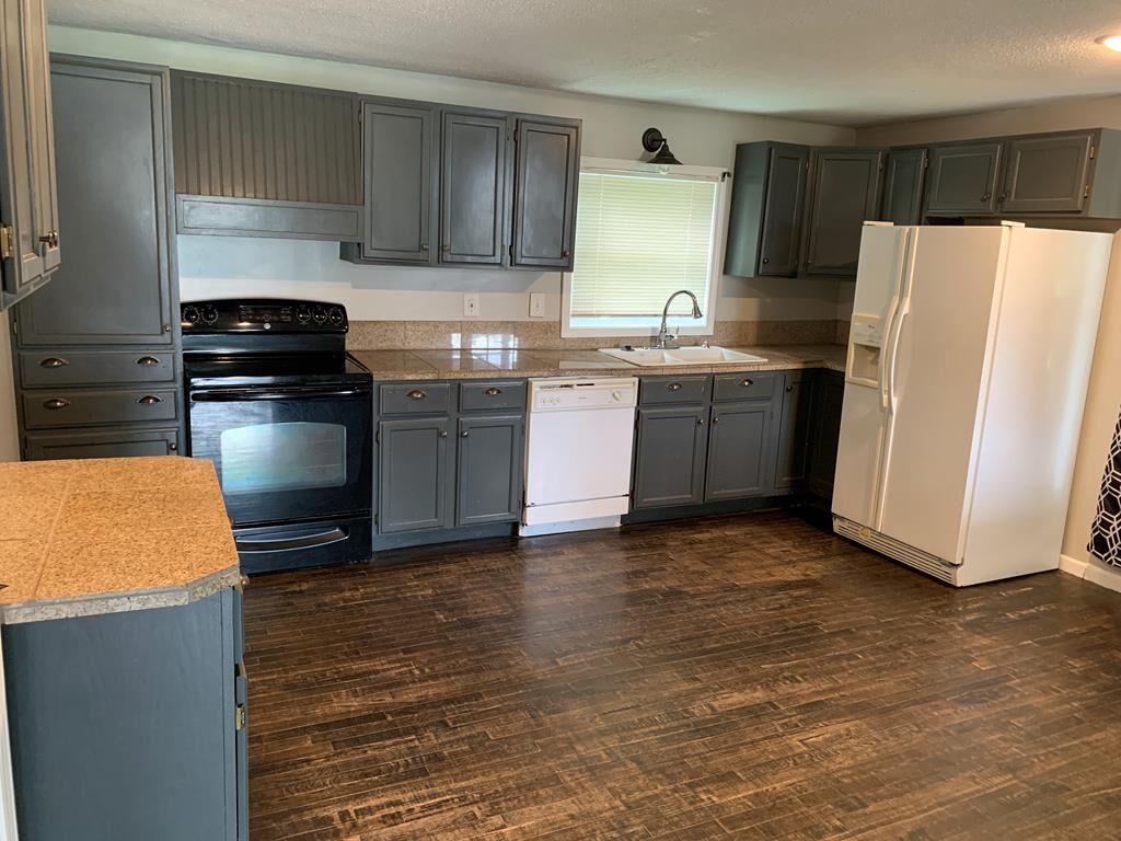 Property Photo: 701 E Cottonwood MO 63501