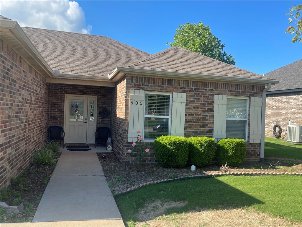 605 Teri Drive  Siloam Springs AR 72761 photo