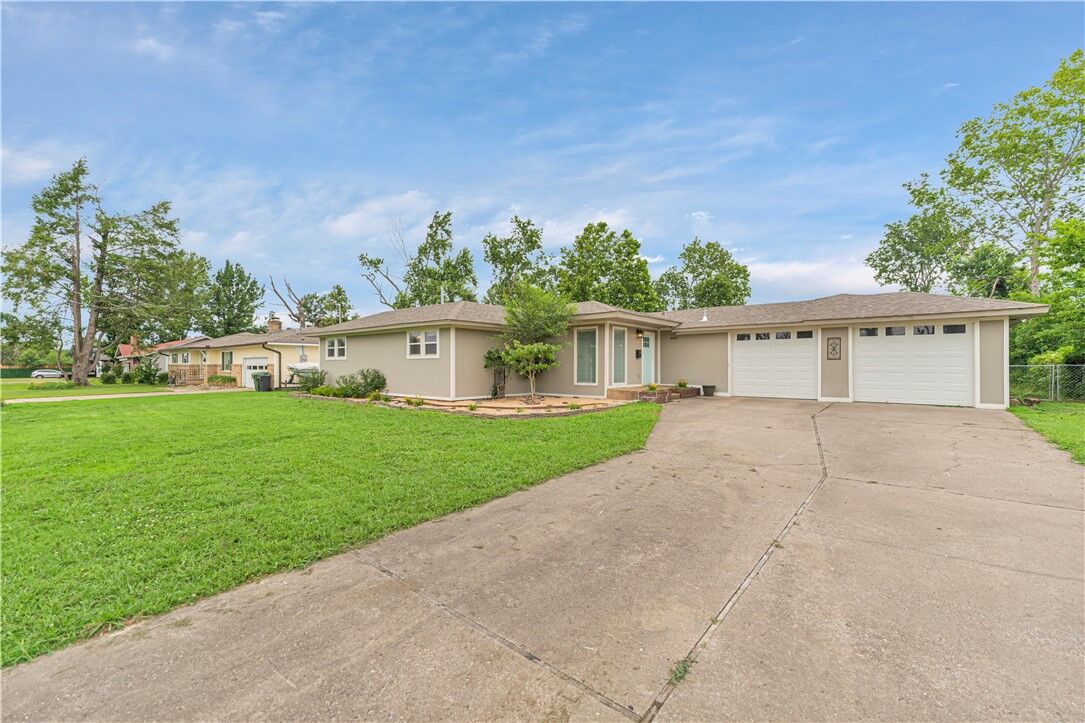 Property Photo: 1603 W Poplar Street AR 72758